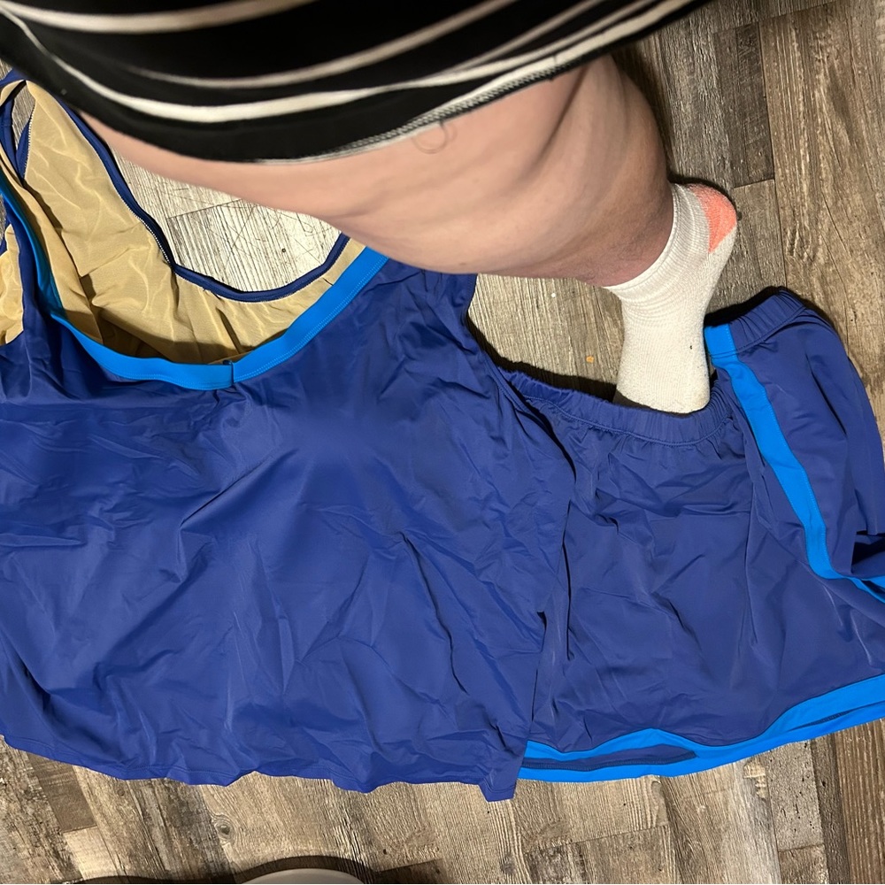 Woman with 34W swim top and bottom